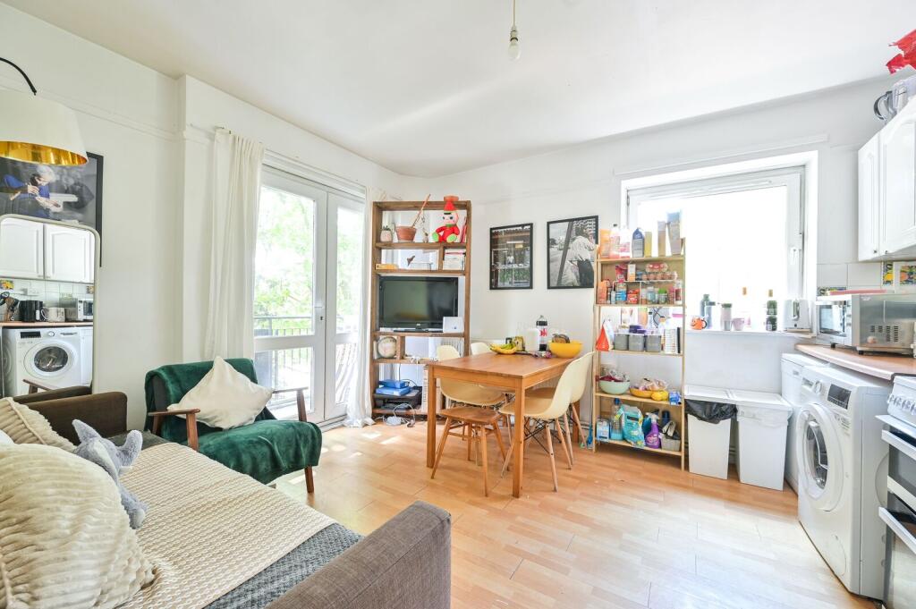 3 bed 1st Floor Flat for rent in Bermondsey. From Foxtons - London Bridge