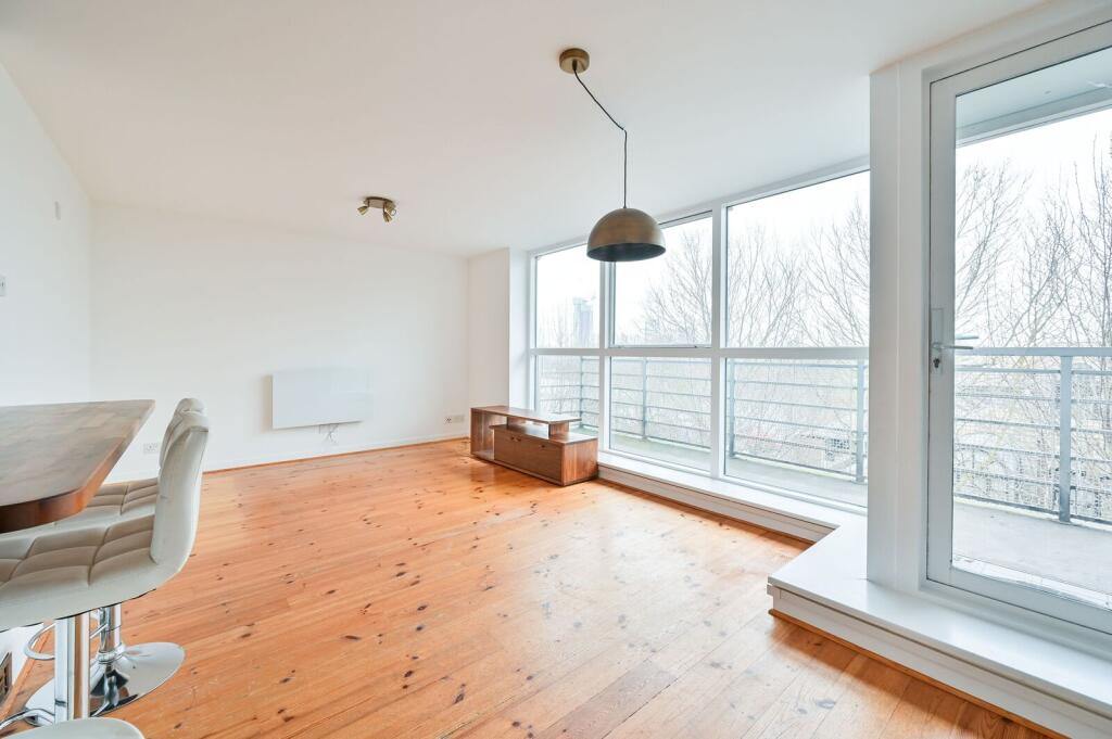 2 bed 1st Floor Flat for rent in London. From Foxtons - London Bridge