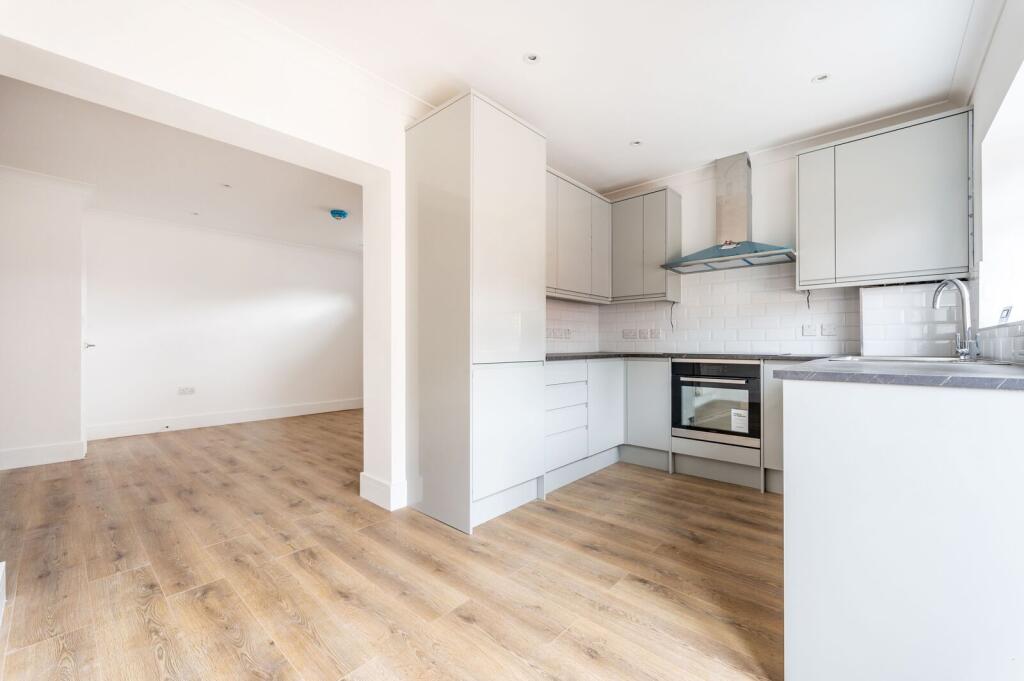 5 bed Mid Terraced House for rent in London. From Foxtons - London Bridge