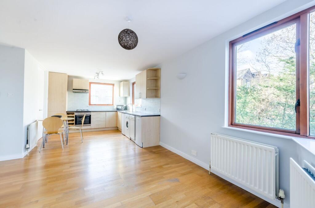 2 bed 1st Floor Flat for rent in Deptford. From Foxtons - London Bridge
