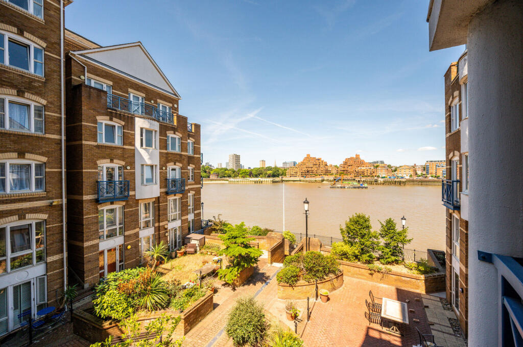 1 bed 1st Floor Flat for rent in Stepney. From Foxtons - London Bridge