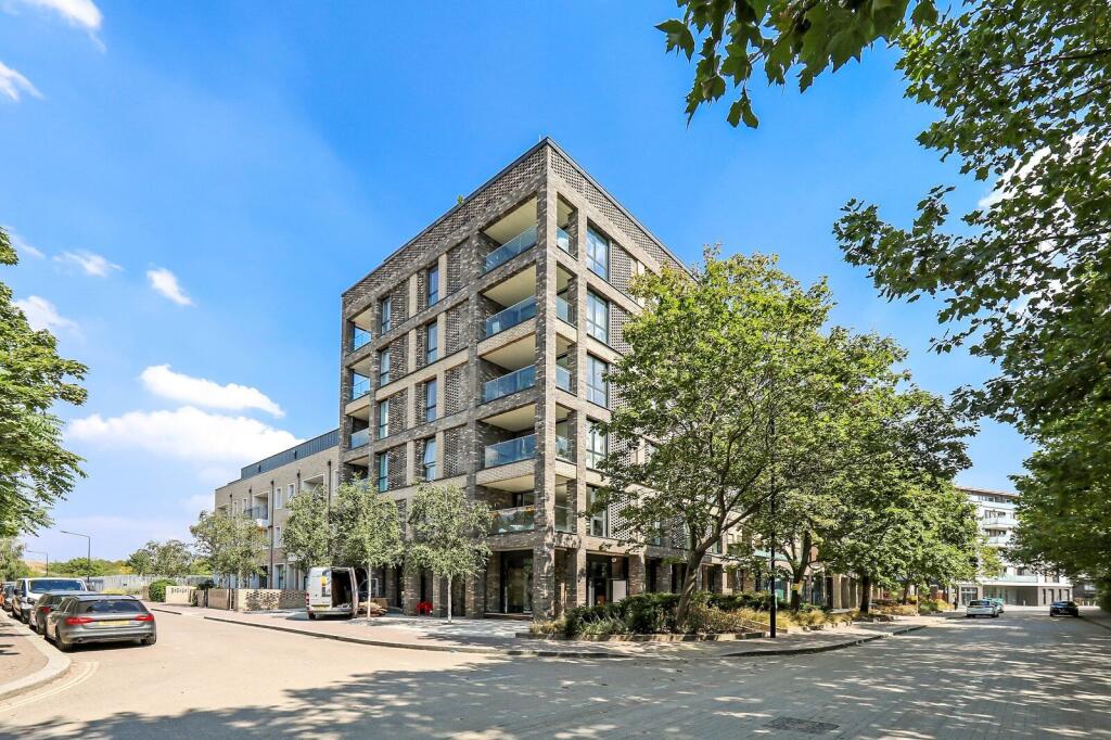 2 bed 1st Floor Flat for rent in Poplar. From Foxtons - London Bridge