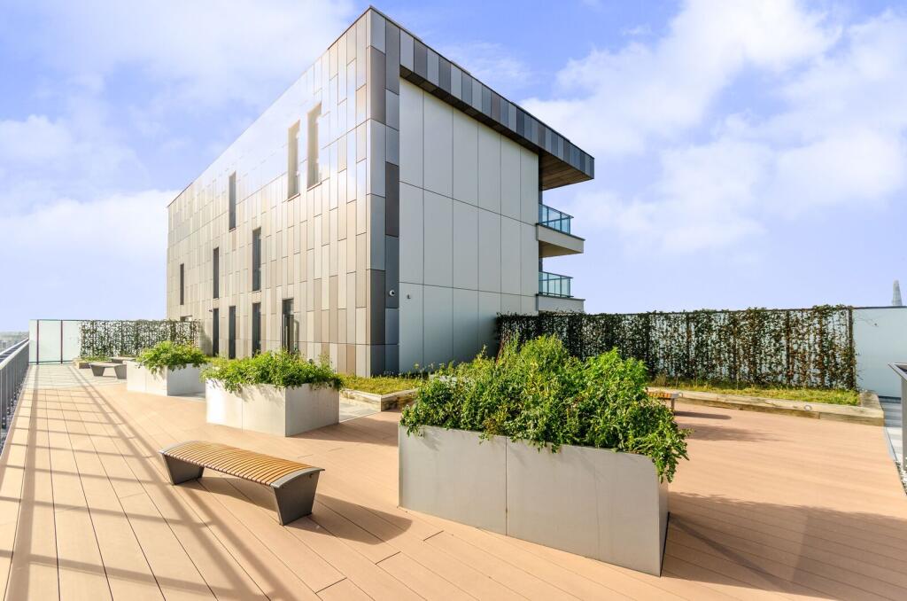 2 bed 1st Floor Flat for rent in Poplar. From Foxtons - London Bridge