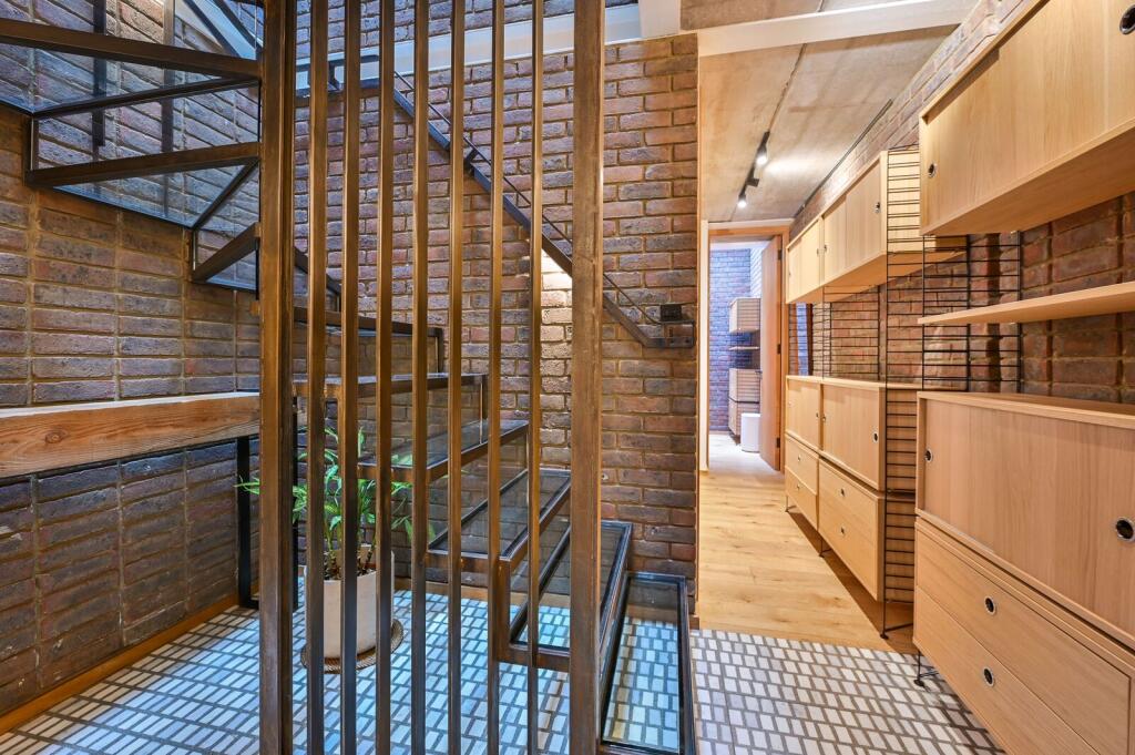 4 bed Detached for rent in Bermondsey. From Foxtons - London Bridge 4 bed Detached for rent in Bermondsey. From Foxtons - London Bridge