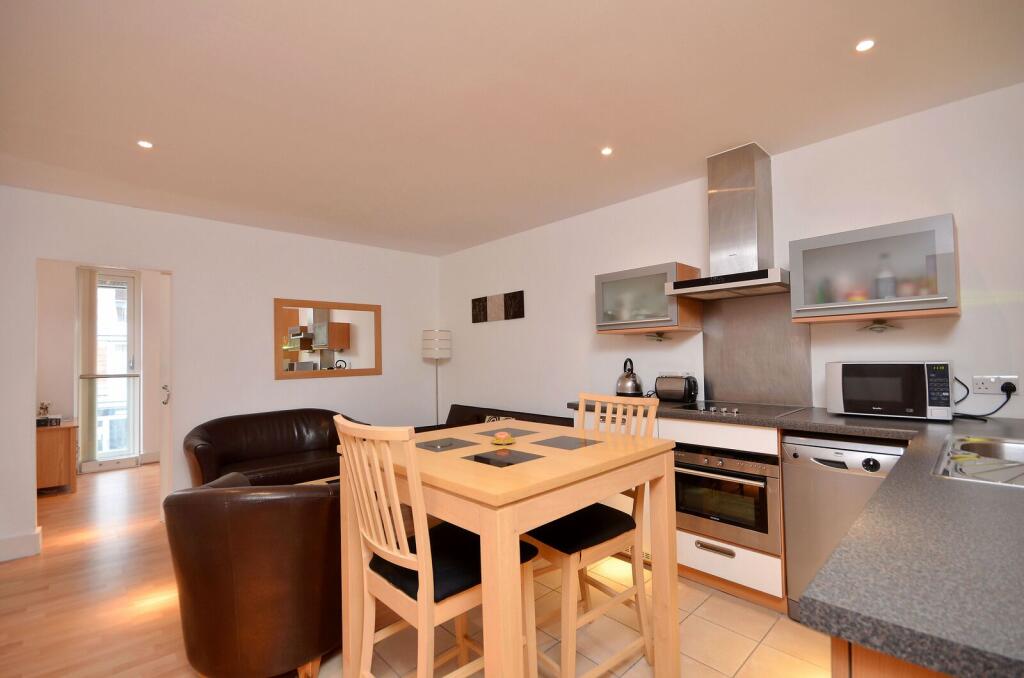 1 bed 1st Floor Flat for rent in London. From Foxtons - London Bridge