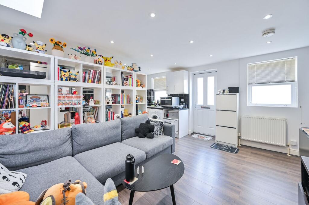 1 bed Mid Terraced House for rent in London. From Foxtons - London Bridge 1 bed Mid Terraced House for rent in London. From Foxtons - London Bridge