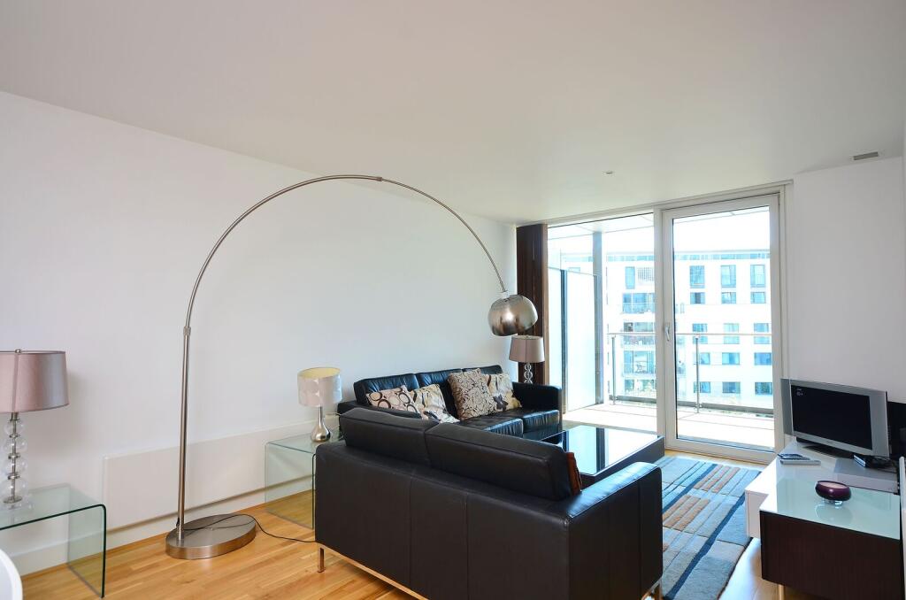 3 bed 1st Floor Flat for rent in Bermondsey. From Foxtons - London Bridge