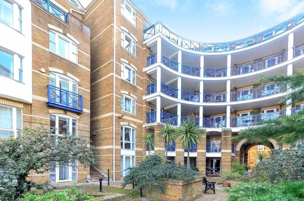 3 bed 1st Floor Flat for rent in Stepney. From Foxtons - London Bridge