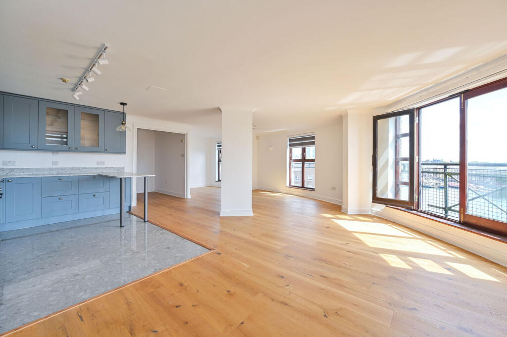 3 bed 1st Floor Flat for rent in Deptford. From Foxtons - London Bridge