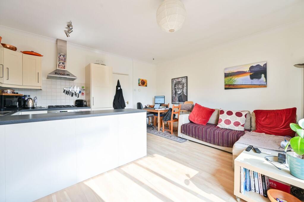 1 bed 1st Floor Flat for rent in London. From Foxtons - London Bridge