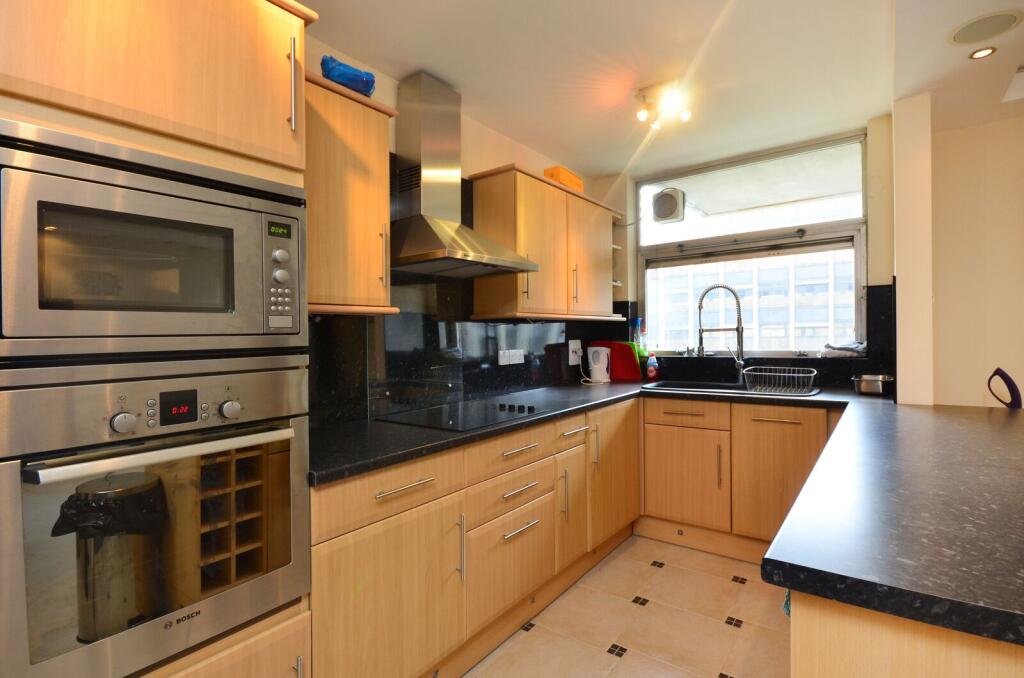 2 bed 1st Floor Flat for rent in London. From Foxtons - London Bridge