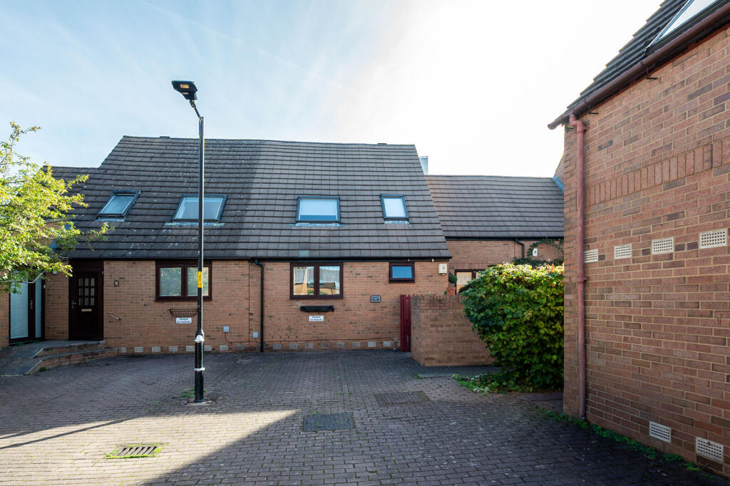 4 bed 1st Floor Flat for rent in London. From Foxtons - London Bridge 4 bed 1st Floor Flat for rent in London. From Foxtons - London Bridge