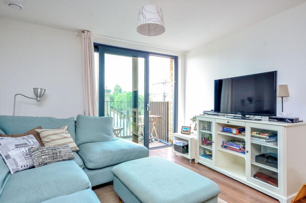 2 bed 1st Floor Flat for rent in London. From Foxtons - London Bridge
