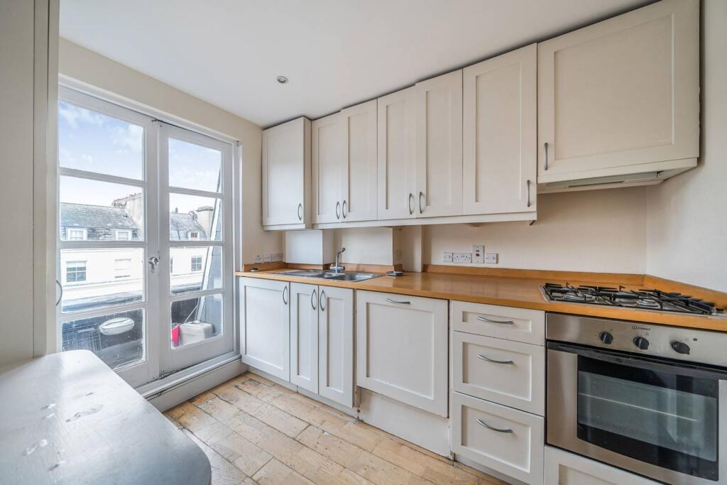 1 bed 1st Floor Flat for rent in London. From Foxtons - Maida Vale