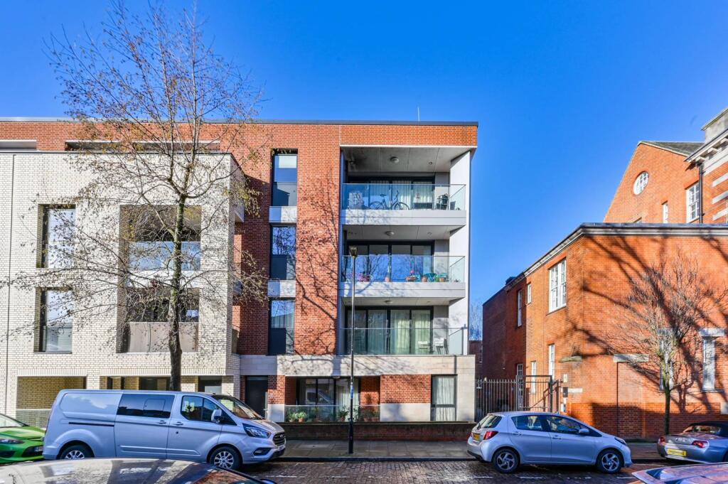 3 bed 1st Floor Flat for rent in London. From Foxtons - Maida Vale