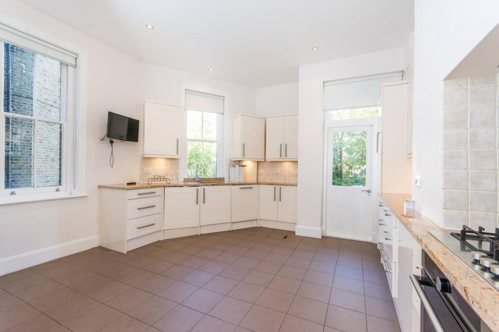3 bed 1st Floor Flat for rent in London. From Foxtons - Maida Vale