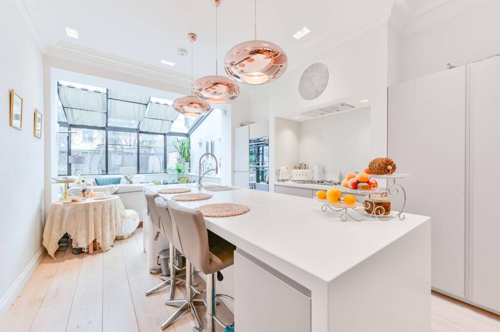 3 bed 1st Floor Flat for rent in London. From Foxtons - Maida Vale