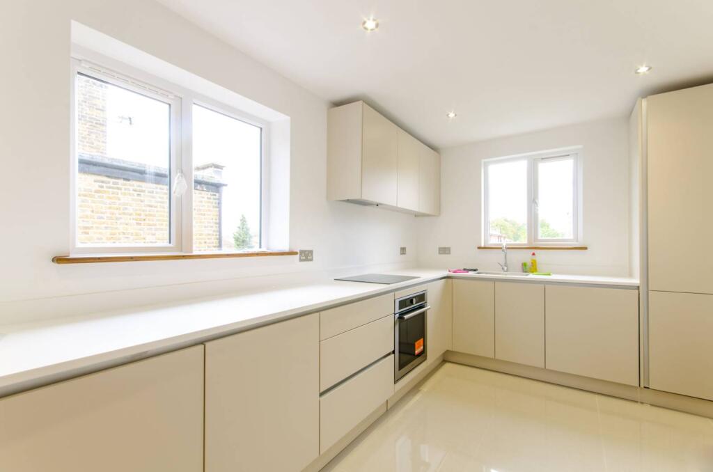 3 bed 1st Floor Flat for rent in London. From Foxtons - Maida Vale
