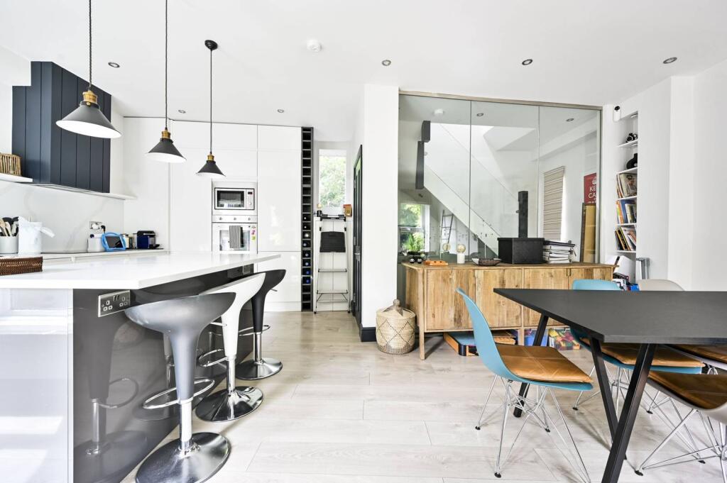 3 bed Detached for rent in London. From Foxtons - Maida Vale