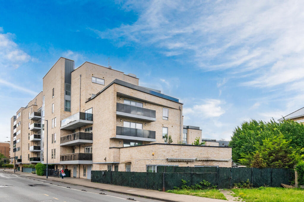 3 bed 1st Floor Flat for rent in London. From Foxtons - Maida Vale