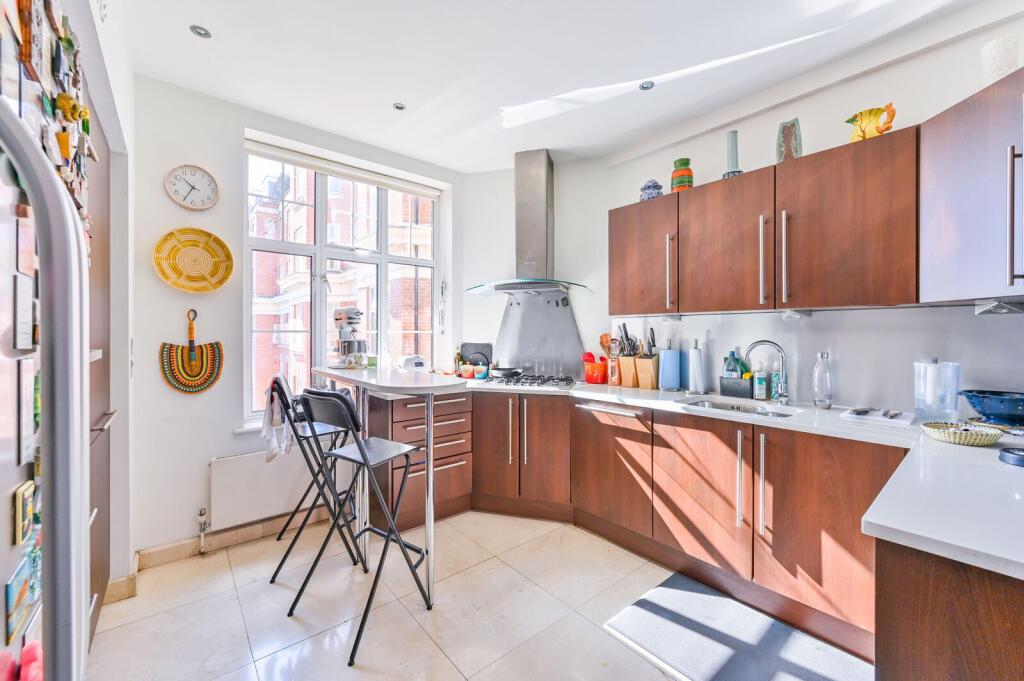 3 bed 1st Floor Flat for rent in Paddington. From Foxtons - Maida Vale