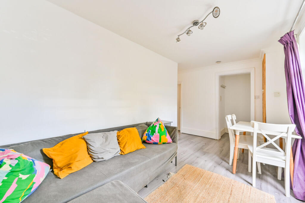 3 bed 1st Floor Flat for rent in London. From Foxtons - Maida Vale