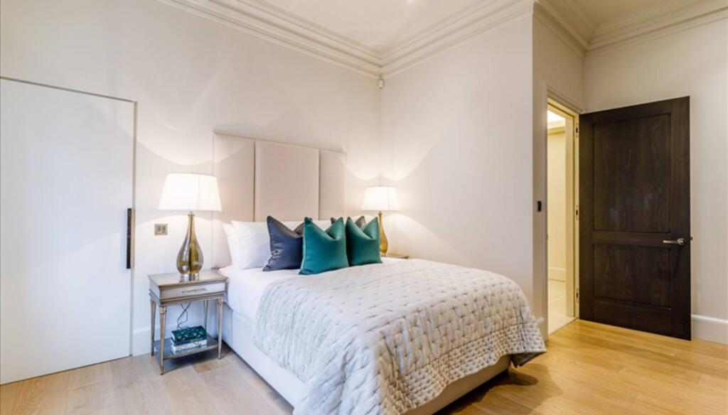 3 bed 1st Floor Flat for rent in Paddington. From Foxtons - Marylebone