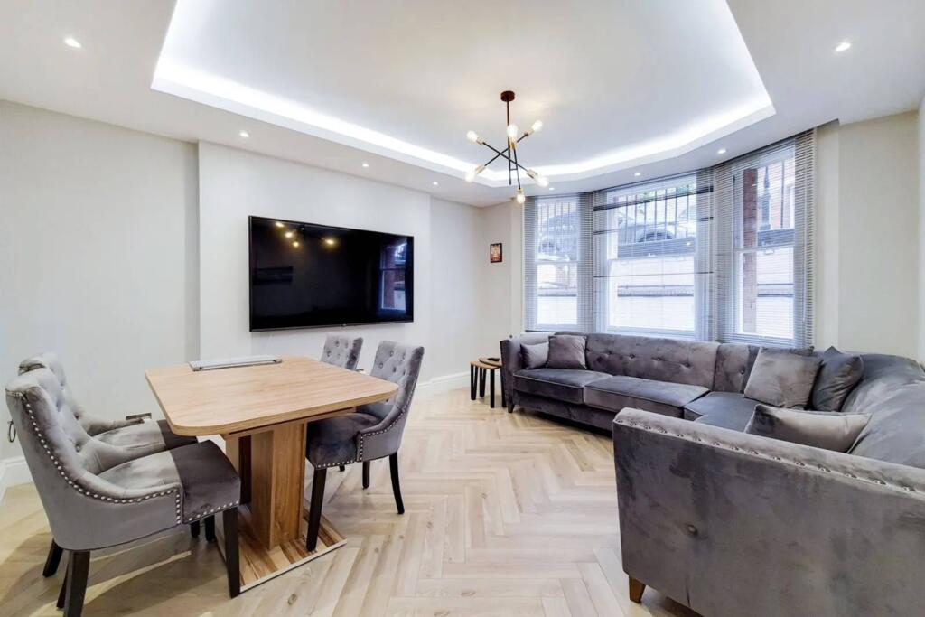 3 bed 1st Floor Flat for rent in London. From Foxtons - Marylebone