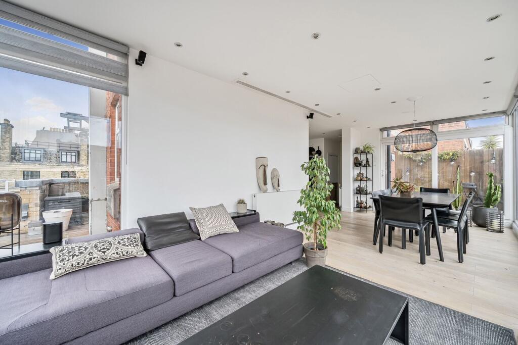 2 bed 1st Floor Flat for rent in Camden Town. From Foxtons - Marylebone