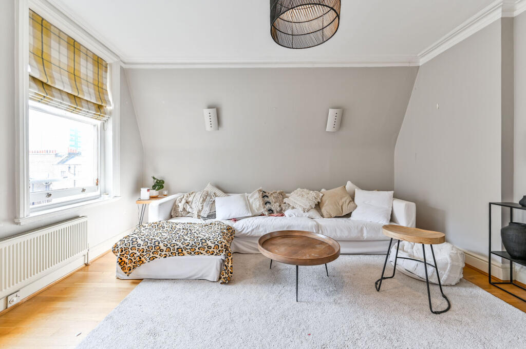 2 bed 1st Floor Flat for rent in Camden Town. From Foxtons - Marylebone