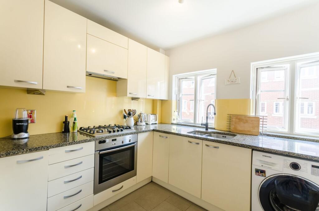 2 bed 1st Floor Flat for rent in London. From Foxtons - Marylebone