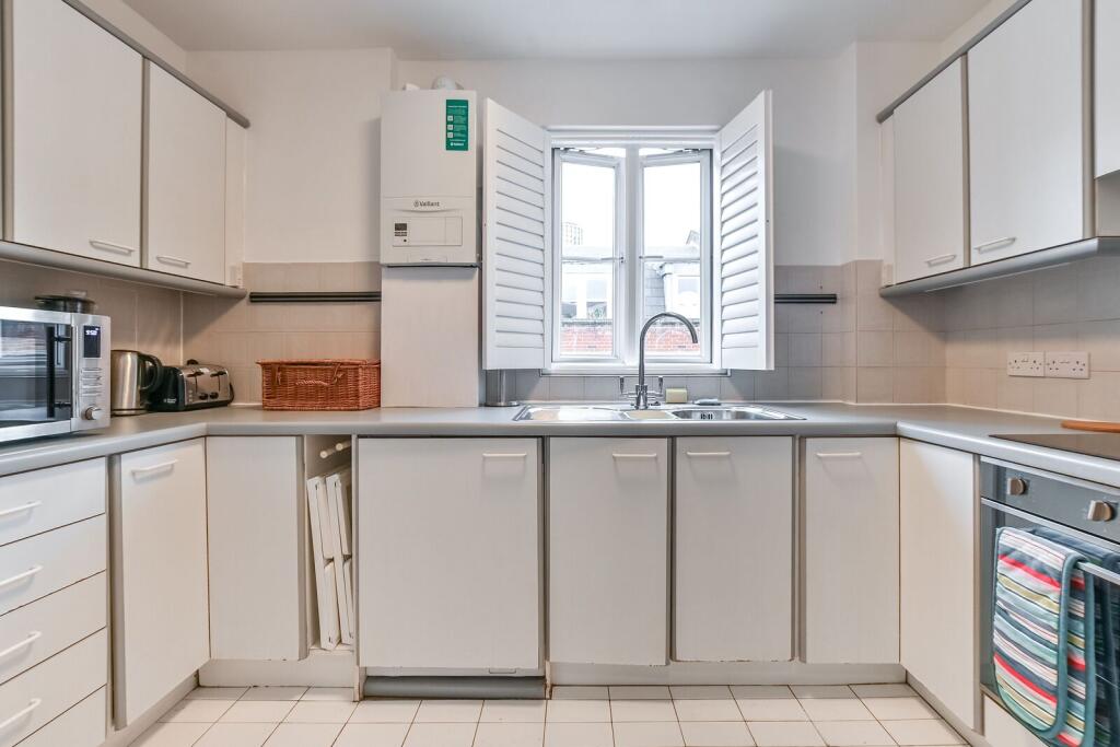 2 bed 1st Floor Flat for rent in London. From Foxtons - Marylebone