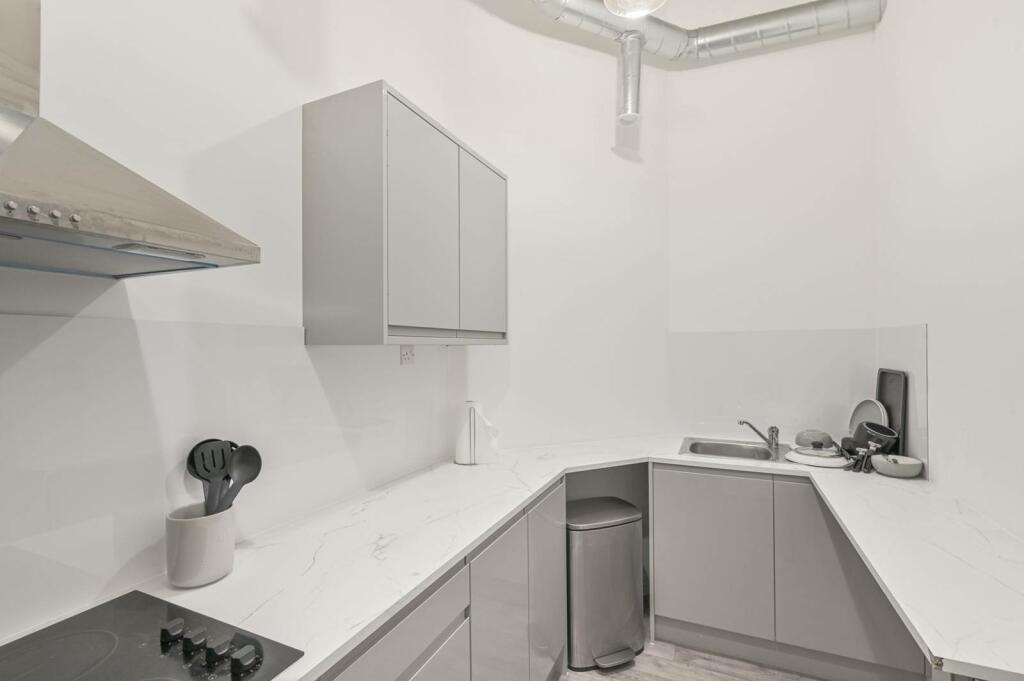 4 bed 1st Floor Flat for rent in London. From Foxtons - North Finchley