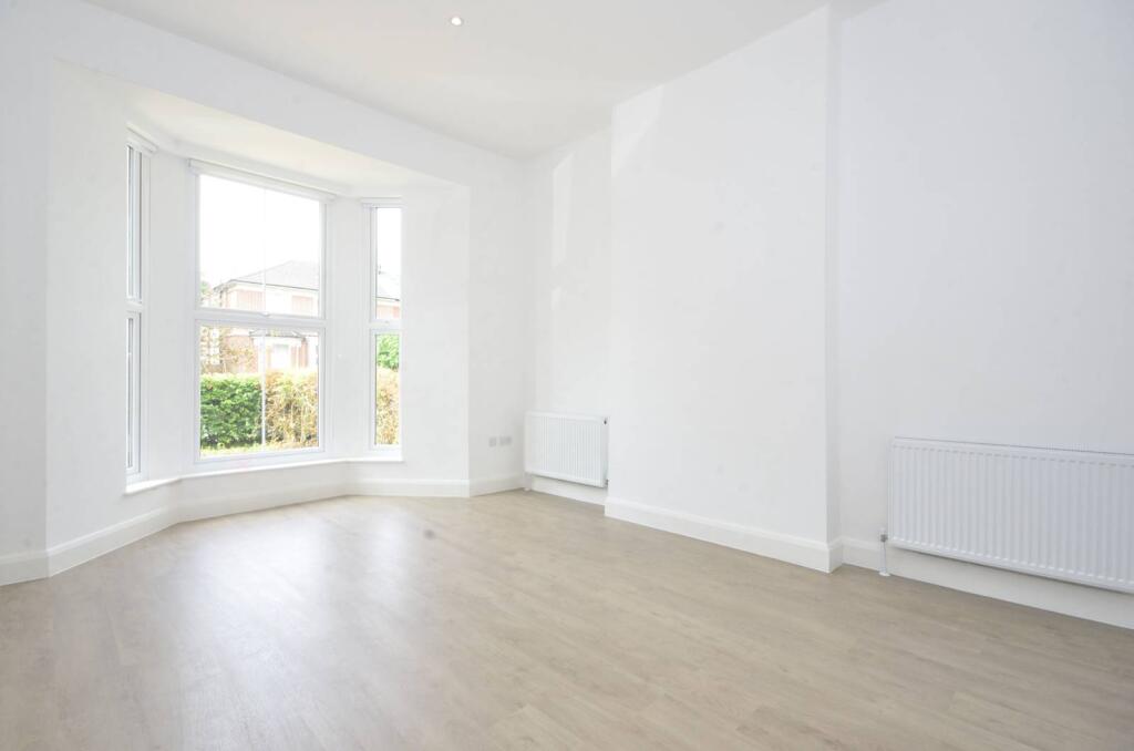 5 bed Semi Detached for rent in London. From Foxtons - North Finchley