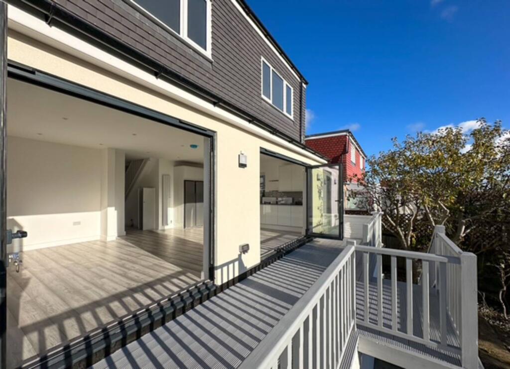 4 bed Semi Detached for rent in Barnet. From Foxtons - North Finchley 4 bed Semi Detached for rent in Barnet. From Foxtons - North Finchley