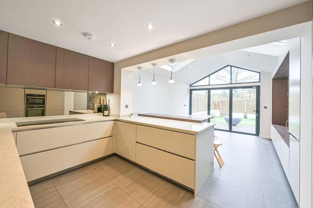 4 bed Mid Terraced House for rent in London. From Foxtons - North Finchley