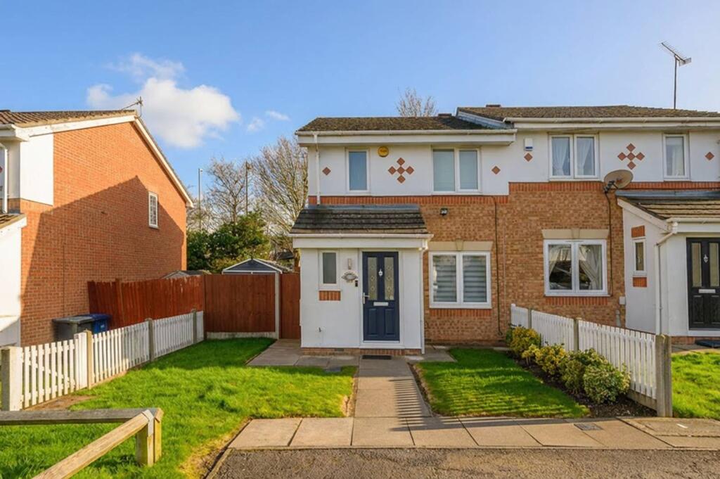3 bed Semi Detached for rent in London. From Foxtons - North Finchley