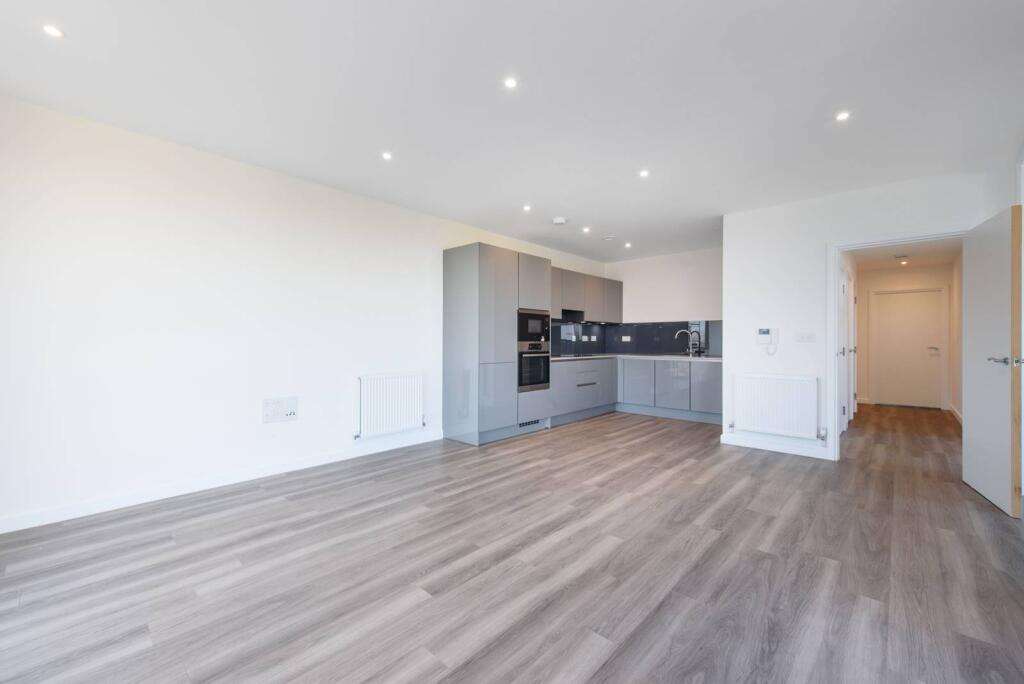 3 bed 1st Floor Flat for rent in London. From Foxtons - North Finchley