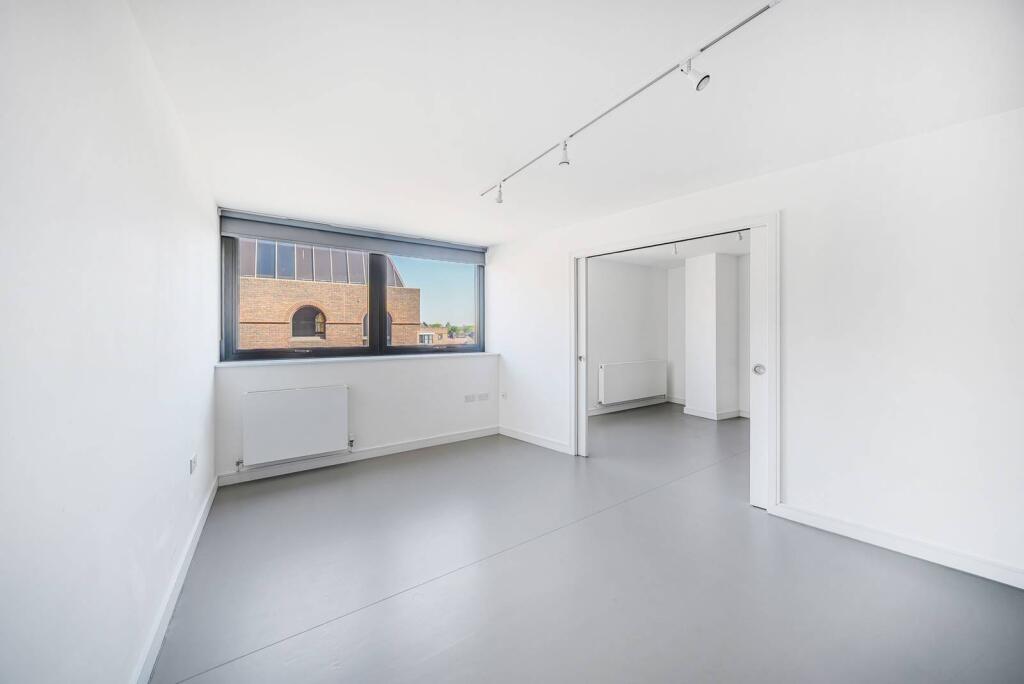 1 bed 1st Floor Flat for rent in London. From Foxtons - North Finchley