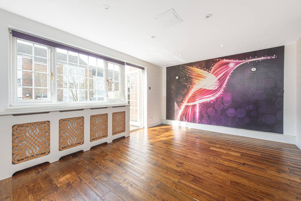 3 bed Mid Terraced House for rent in London. From Foxtons - North Finchley