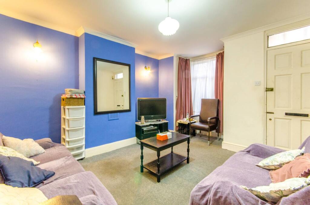 2 bed End of Terrace for rent in London. From Foxtons - North Finchley