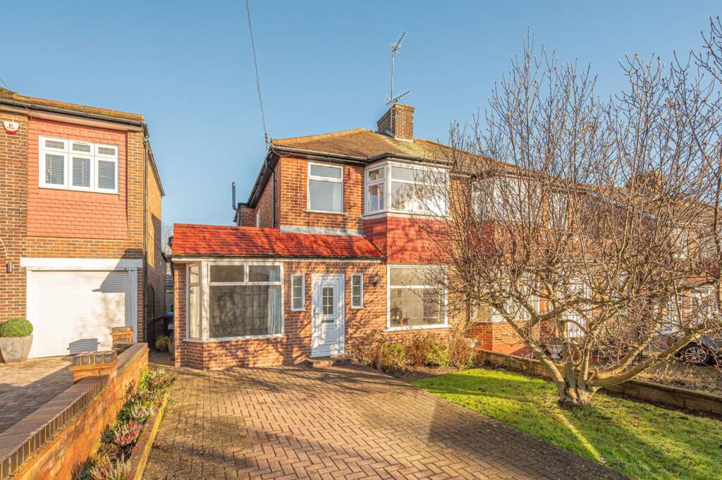 3 bed Semi Detached for rent in London. From Foxtons - North Finchley