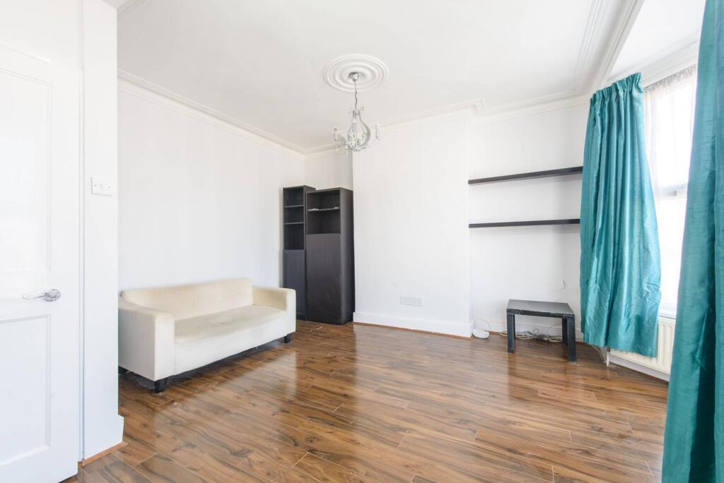 2 bed Annexe for rent in London. From Foxtons - North Finchley