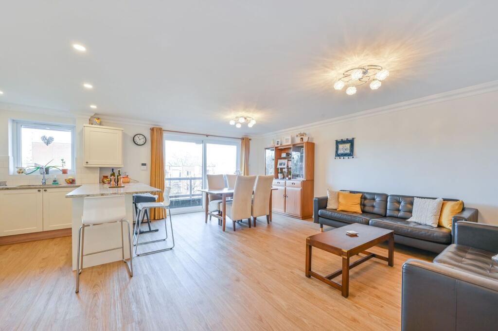 2 bed 1st Floor Flat for rent in London. From Foxtons - North Finchley