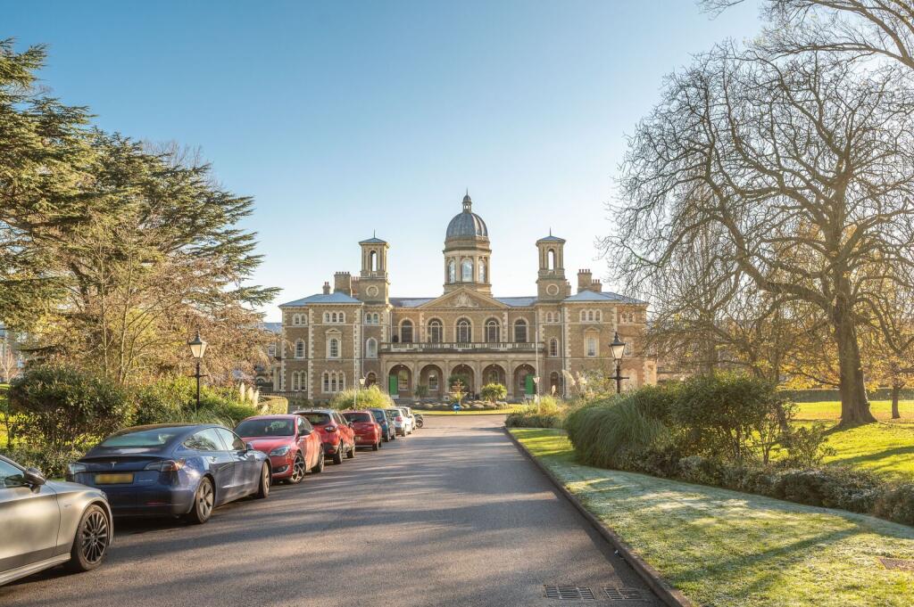 2 bed 1st Floor Flat for rent in Friern Barnet. From Foxtons - North Finchley
