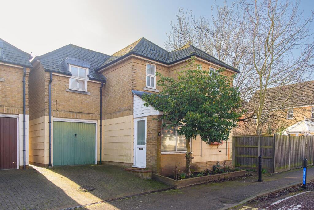 4 bed Detached for rent in London. From Foxtons - North Finchley