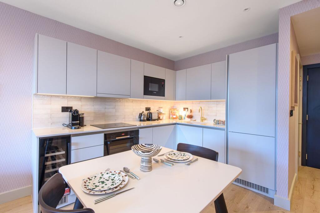 3 bed 1st Floor Flat for rent in . From Foxtons - North Finchley
