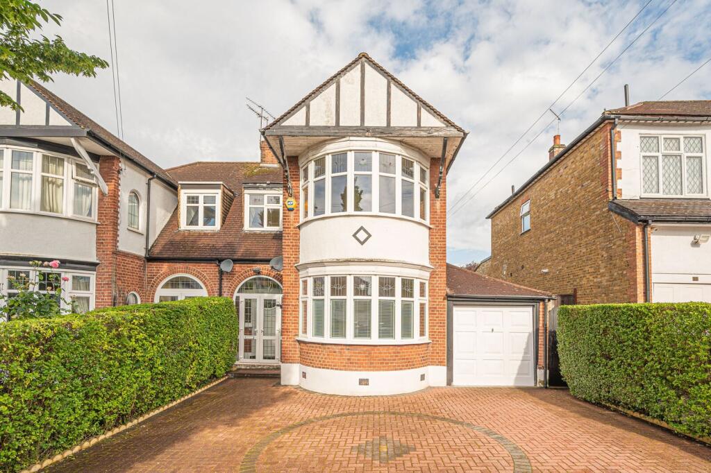 3 bed Semi Detached for rent in London. From Foxtons - North Finchley