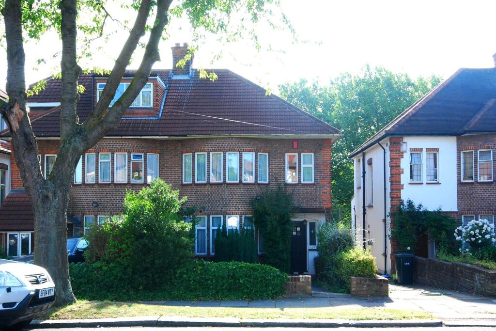 3 bed Detached for rent in Friern Barnet. From Foxtons - North Finchley