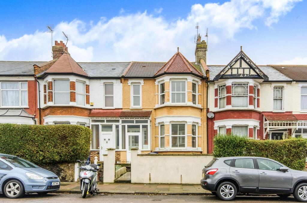 3 bed Detached for rent in Finchley. From Foxtons - North Finchley